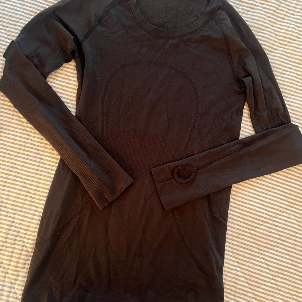 Lululemon swiftly tech long sleeve in black